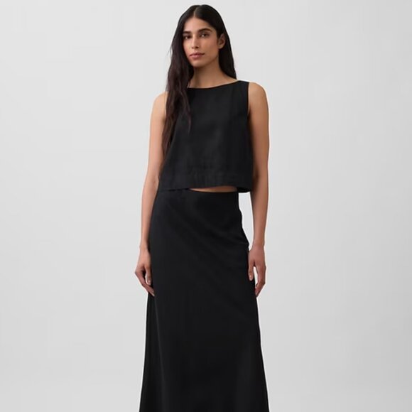 GAP Dresses & Skirts - GAP Black Sleeveless Midi Dress